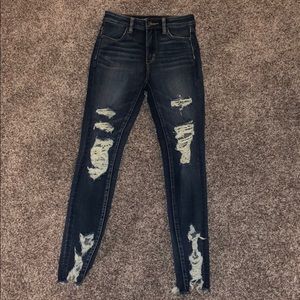 High-waisted ripped jeans